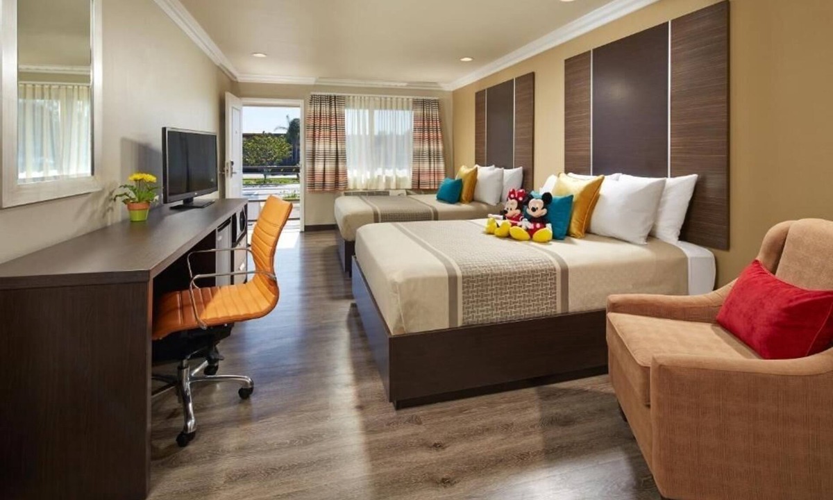 Anaheim Resort Hotel | Disney Trip – Walk to Downtown Disney, Theme Parks & Top Attractions!