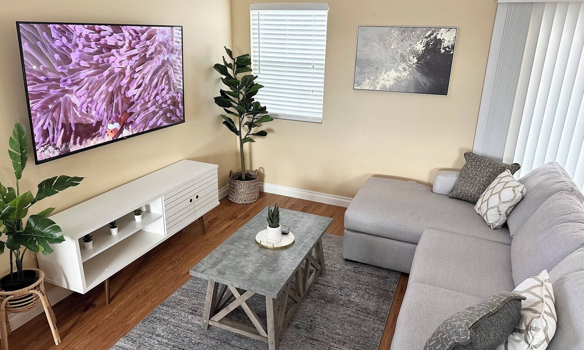 Fullerton House | Disneyland Getaway Tri-level Gated Townhome