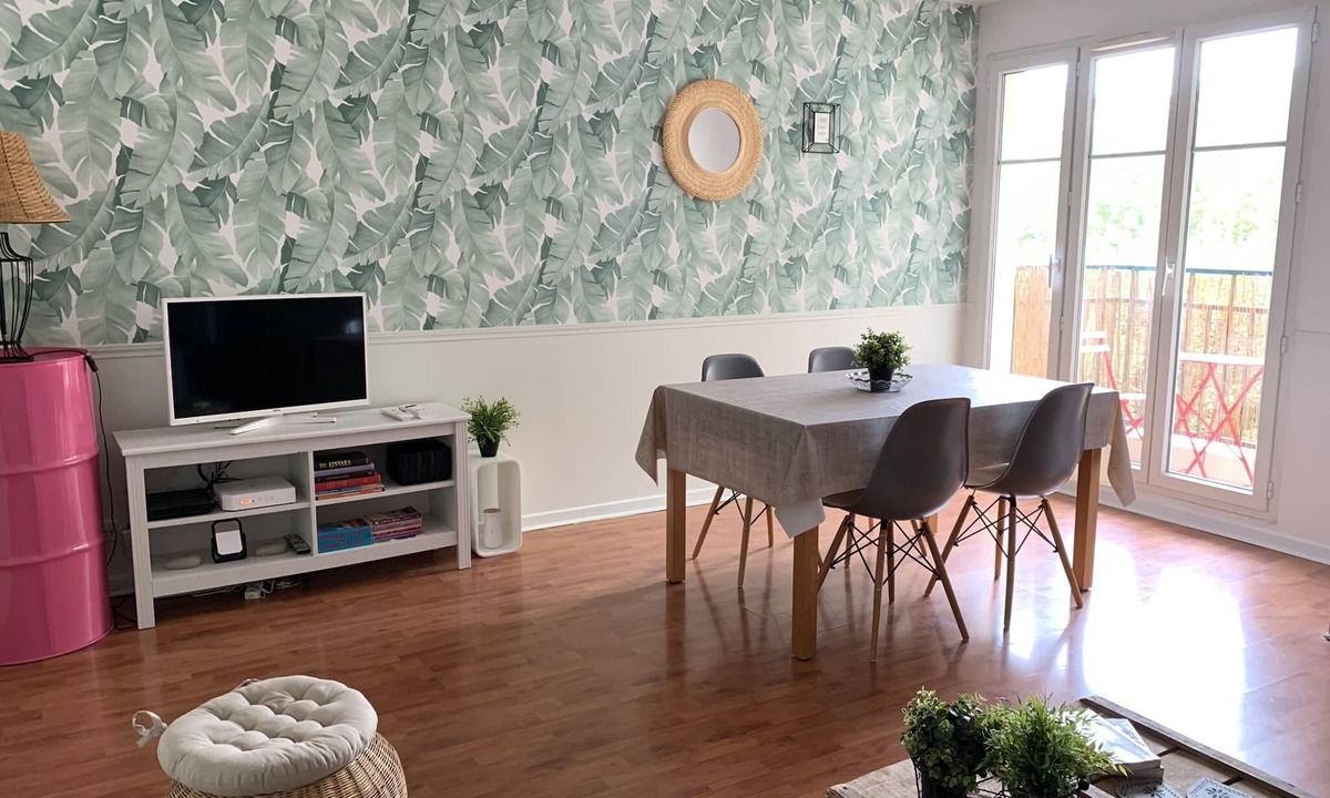 Chessy Condo | Disneyland Paris 3 minutes away, sleeps 7, 2 bedrooms.