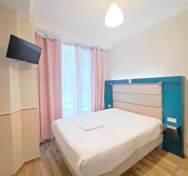 Porte-Saint-Martin Hotel | District Republique