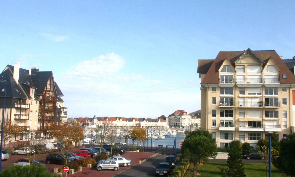 Port Guillaume Apartment | Dives-sur-Mer, 3-room duplex, terrace, pets allowed