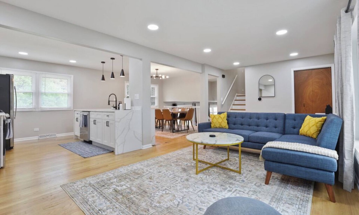 Darien House | Divine - 3 King Beds!