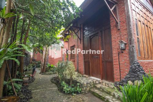 Bangunjiwo Hotel | Djawata Resort & Gallery near Desa Wisata Kasongan Yogyakarta RedPartner