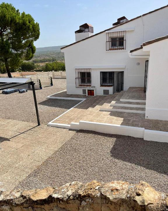 Ayora Bed & Breakfast | DJM Palms - Shared Casa Rural - Casa Rural Compartida - No es una casa privada