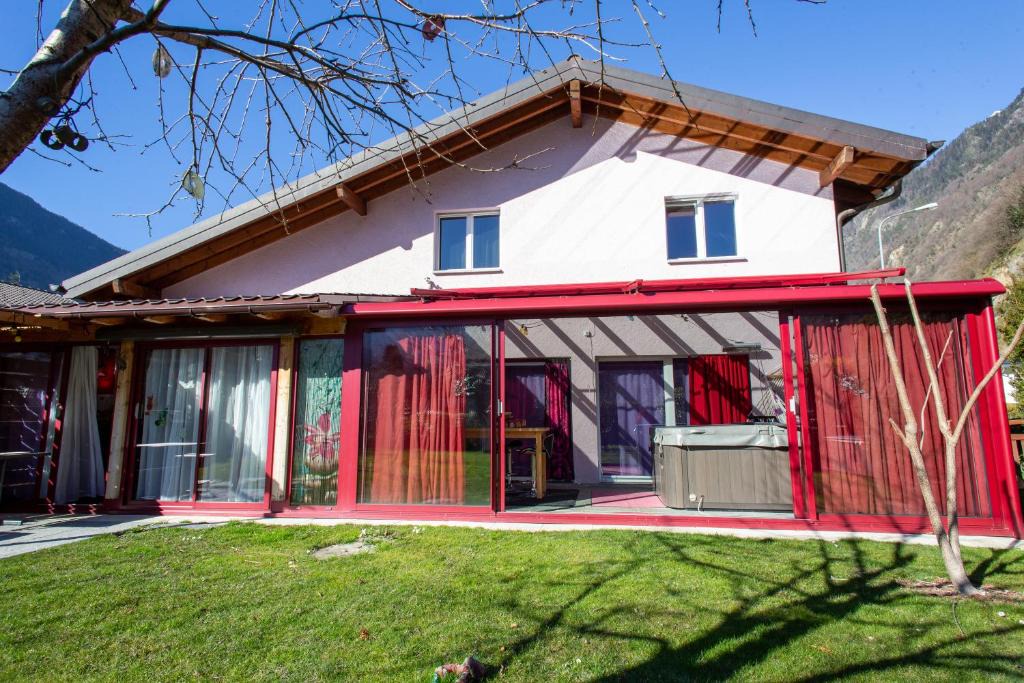 Dorenaz House | Do mi si la do re