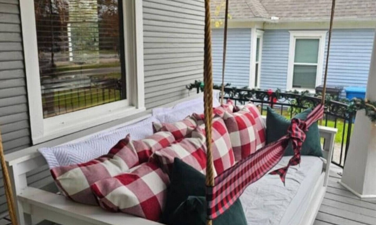 Denison House | Doc Holliday Western Bungalow Walk to Downtown