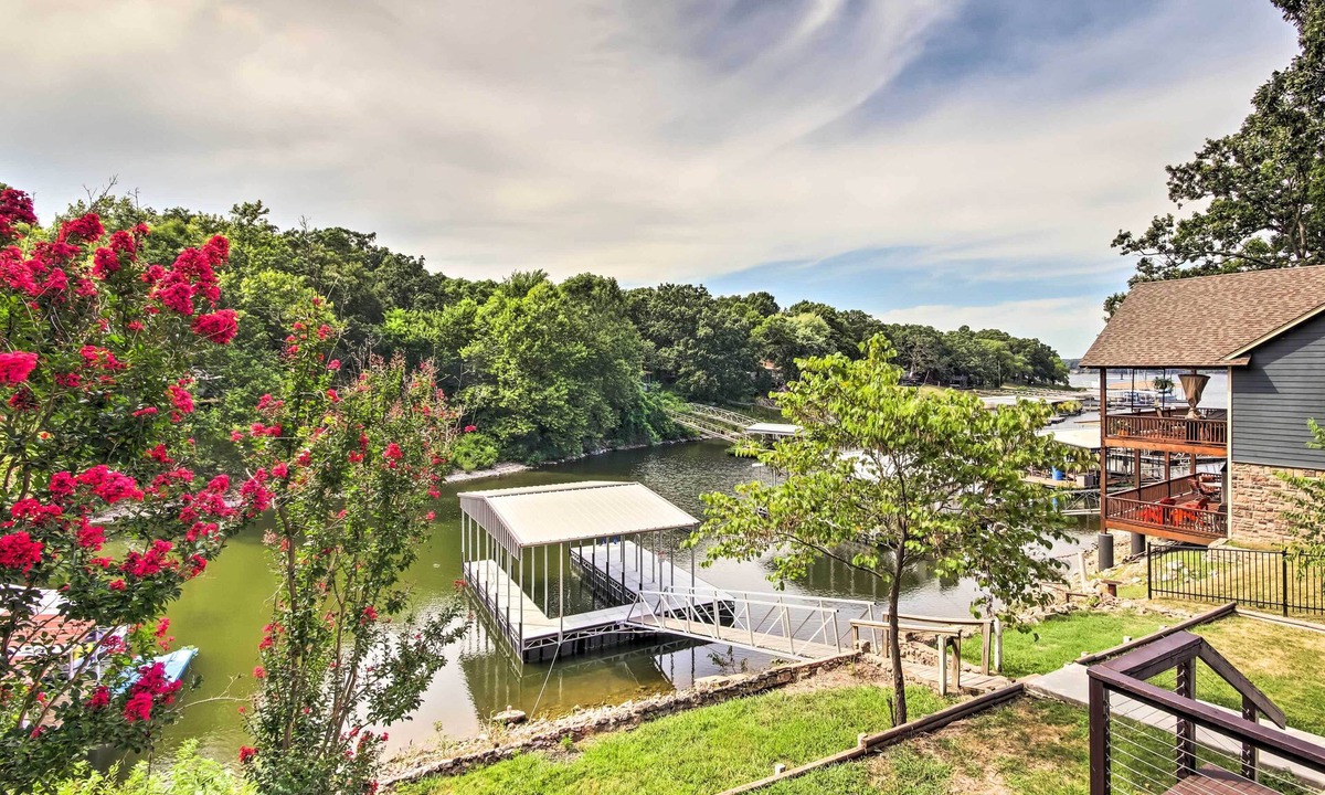 Tia Juana House | Dock, Deck & Boat Slip: Lakefront Eucha Home