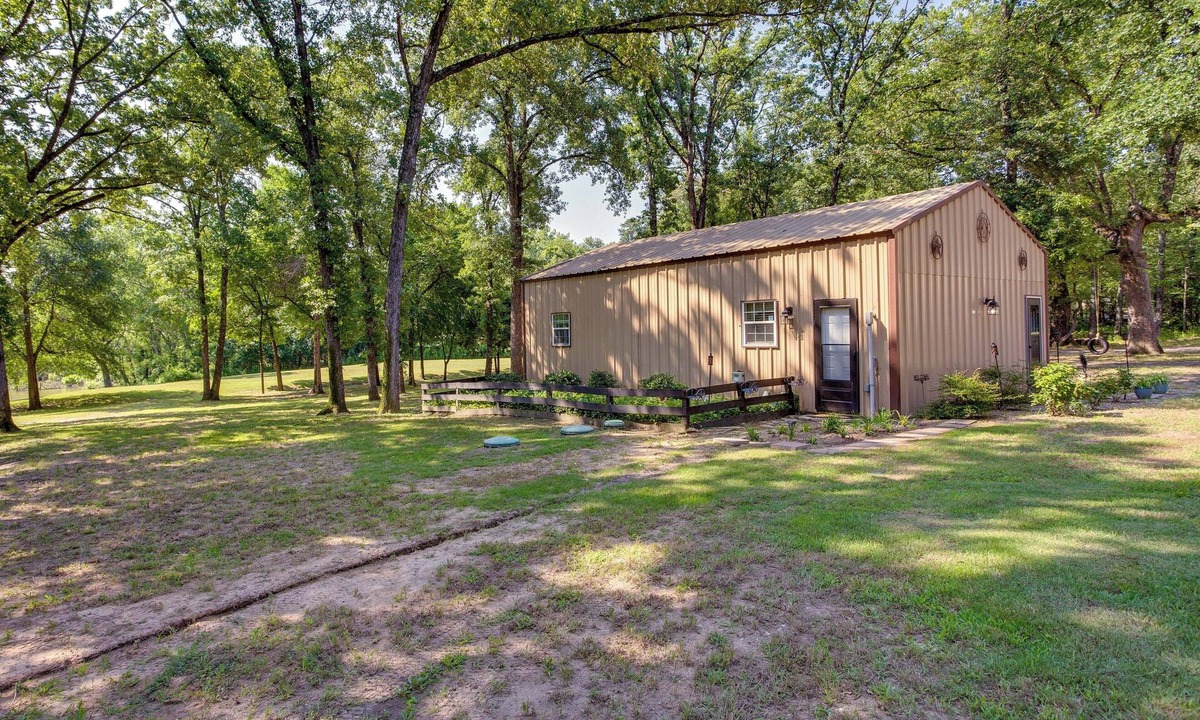 Wills Point Cottage | Dock & Fire Pit: Lake Tawakoni Vacation Rental!