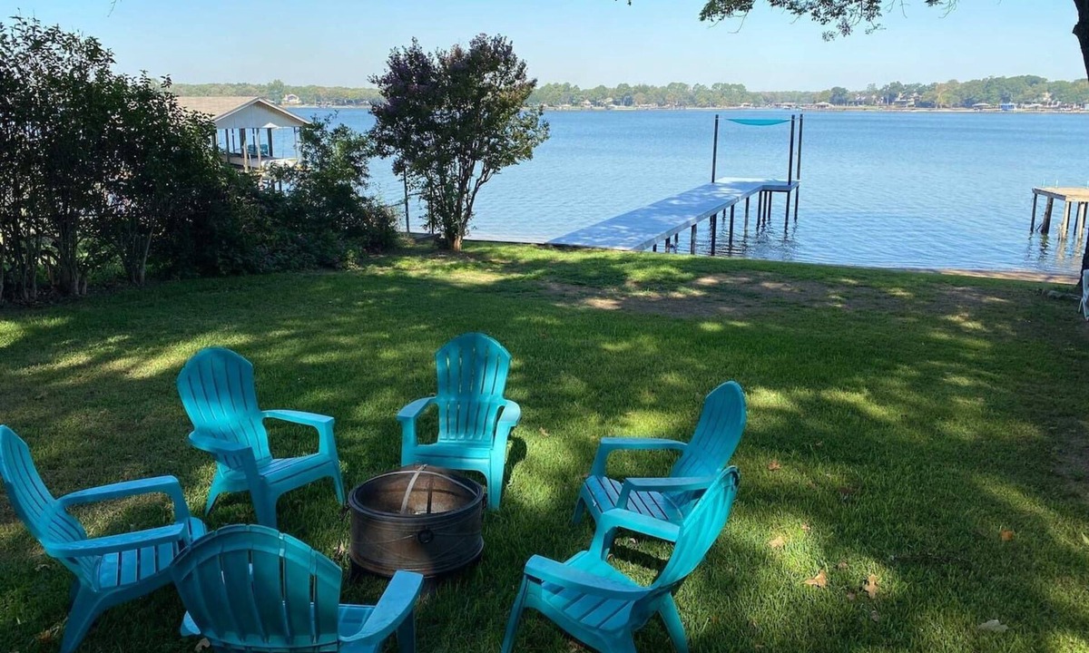 Enchanted Oaks House | Dock & Fire Pit: Lakefront Cedar Creek Home!