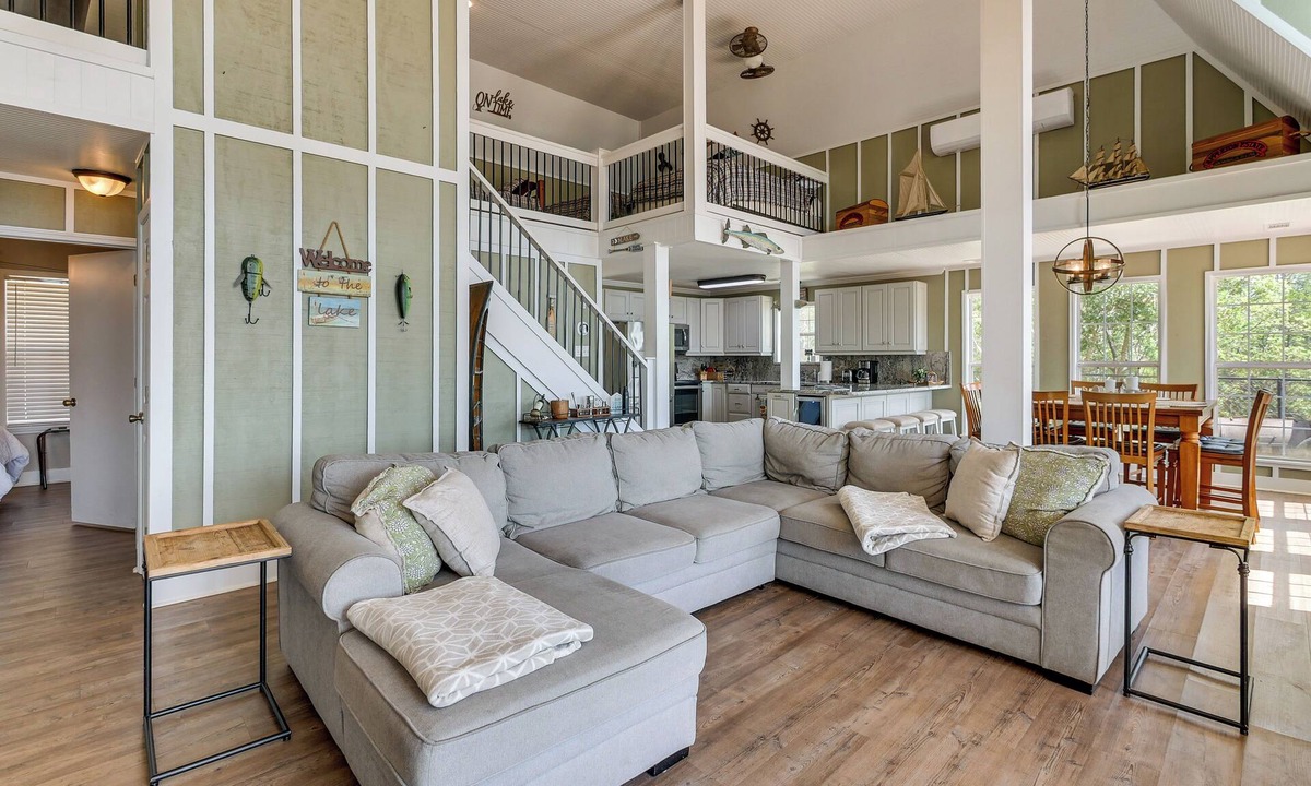 Milledgeville House | Dock & Fire Pit: Stunning Lake Sinclair Home!