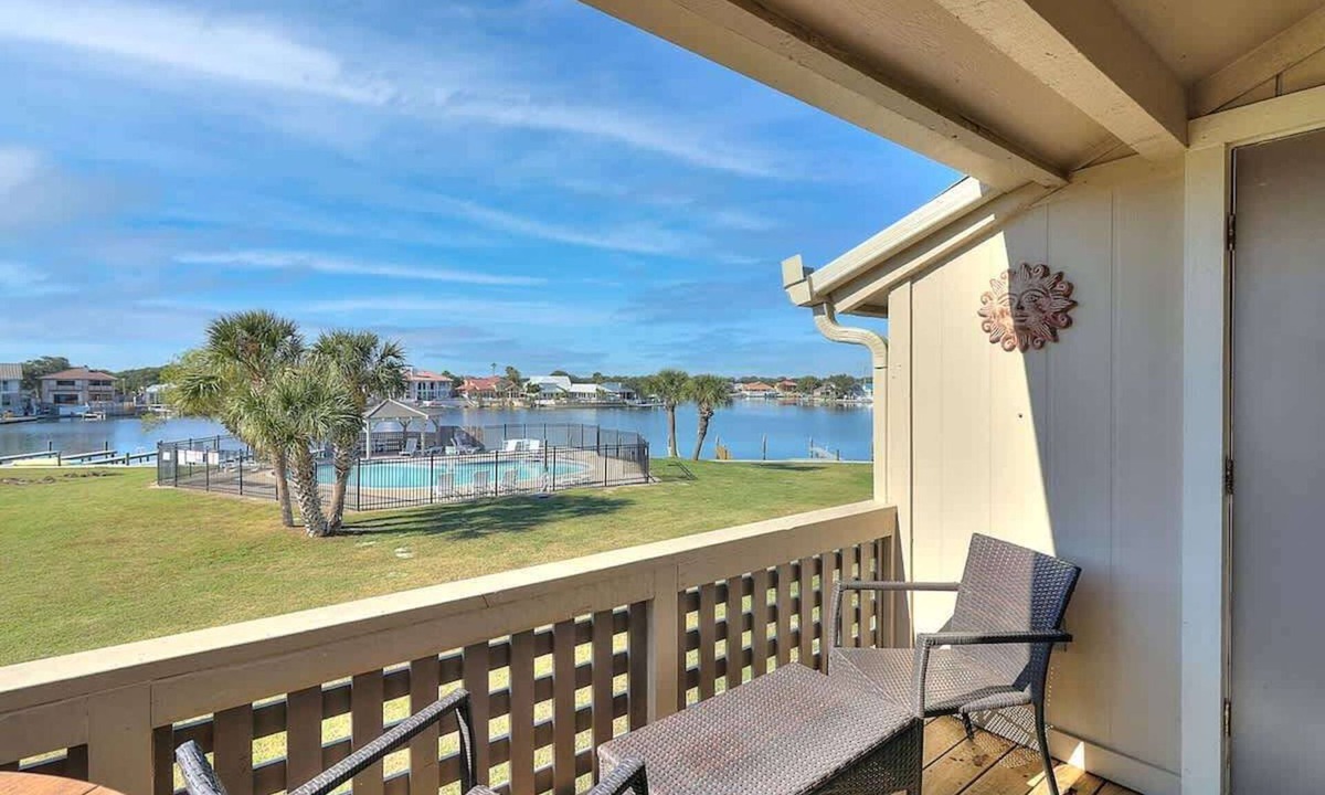 Harbor Oaks Apartment | Dock Holiday