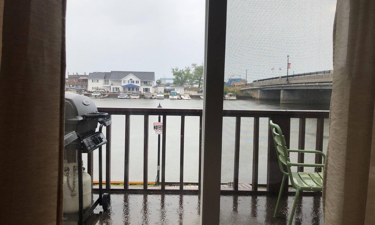 Wasaga Beach Cottage | Dock Life Beach 1 - Cottage 11, Riverside 2 bedroom, 3 min walk to Beach 1