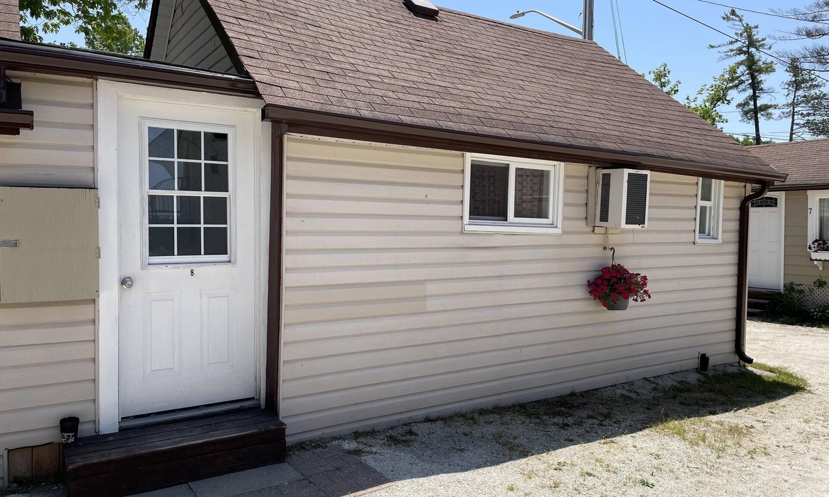 Wasaga Beach Cottage | Dock Life Beach 1 - Cottage 8, Riverside, 2 bdrm and Loft, 3 min walk to Beach 1