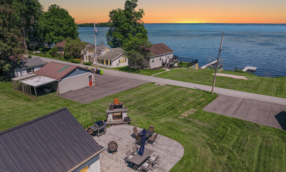 Bridgeport House | Dock & Waterfront at Lakeside Retreat