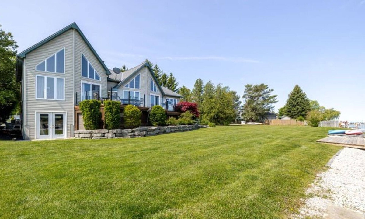 Port Franks Cottage | Dockside Cottage on Ontario's West Coast