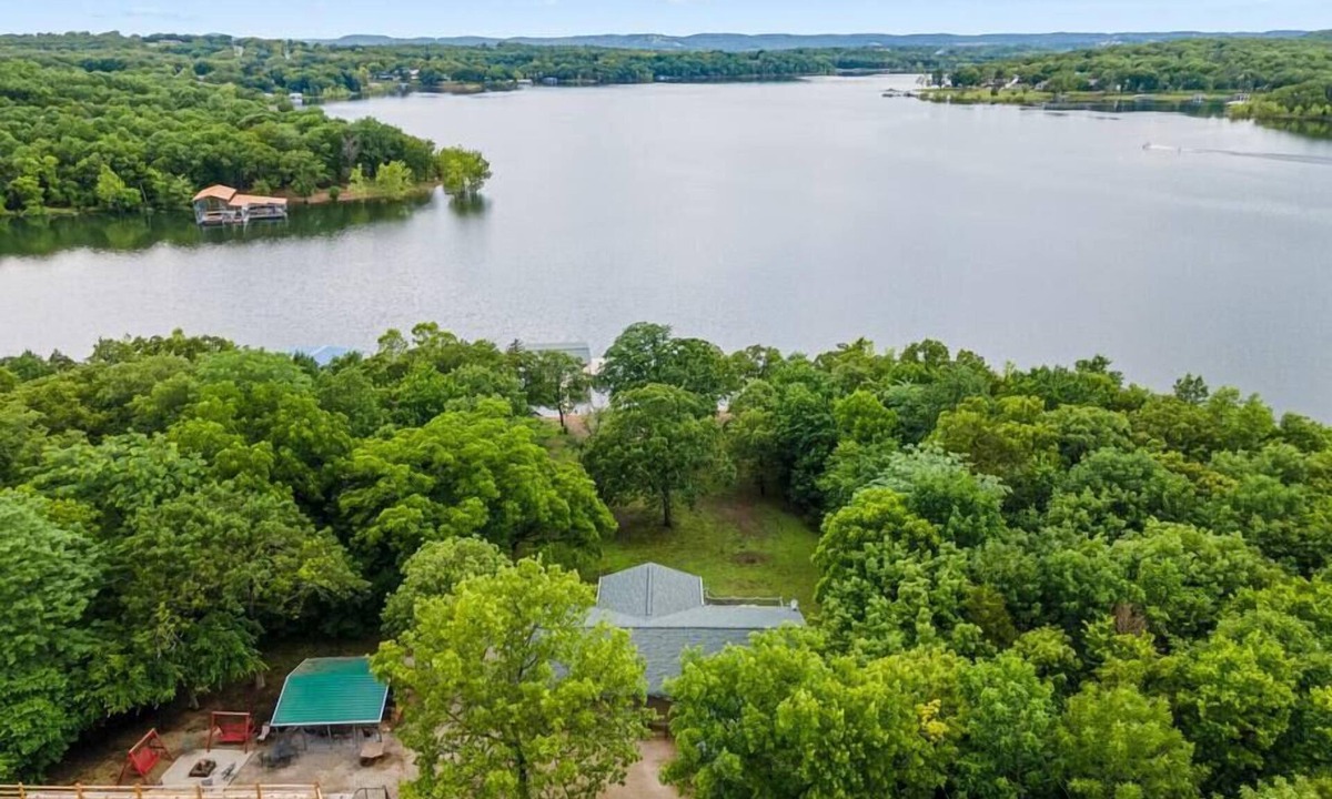 Shell Knob House | Dockside Getaway Lakefront, Campfire, Cooking Area