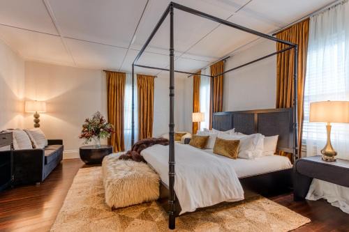 Lenox Hotel | Doctor Sax House