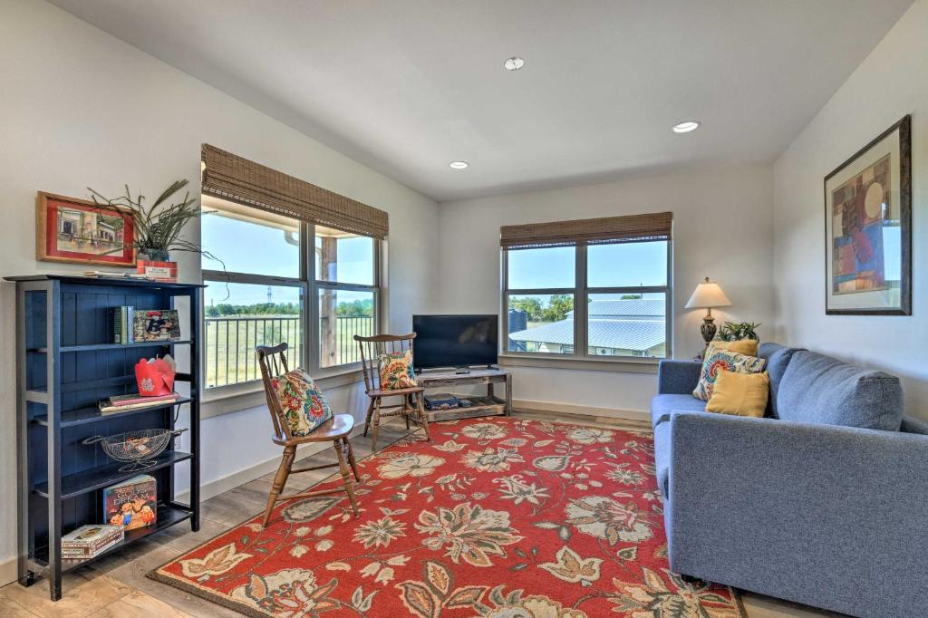 Nemo Apartment | Dog-Friendly Apartment ~ 32 Mi to Fort Worth!