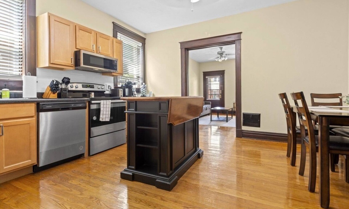 The Southampton Apartment | Dog-Friendly Apt with Office