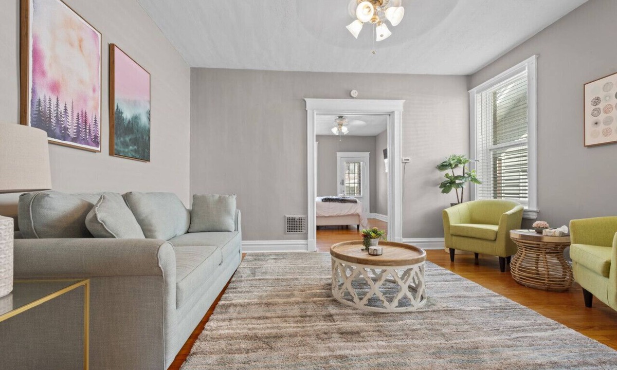 The Southampton Apartment | Dog-Friendly Apt with King Bed