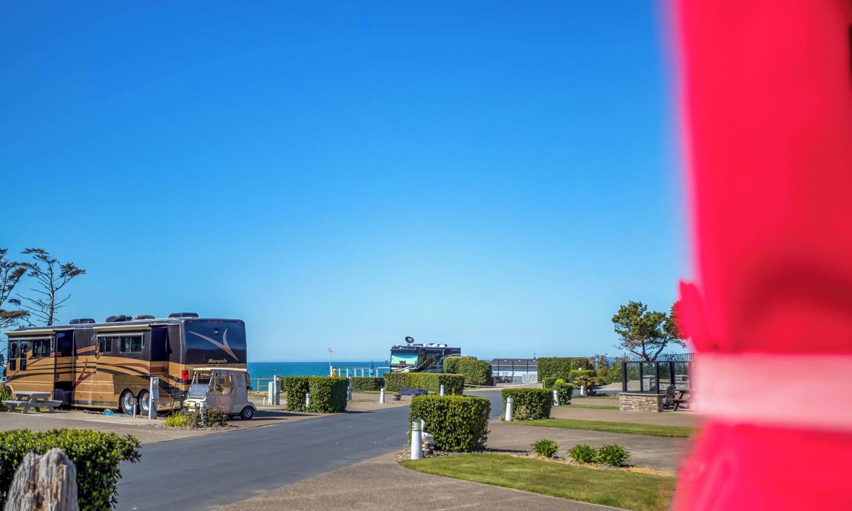 Agate Beach RV Rental | Dog Friendly, Available with 50AMP, 30AMP, Water and Sewer hook up's, WiFi