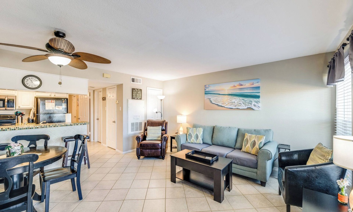 Corpus Christi Condo | Dog-Friendly Beachside Retreat | Patio, Pool & Hot Tub