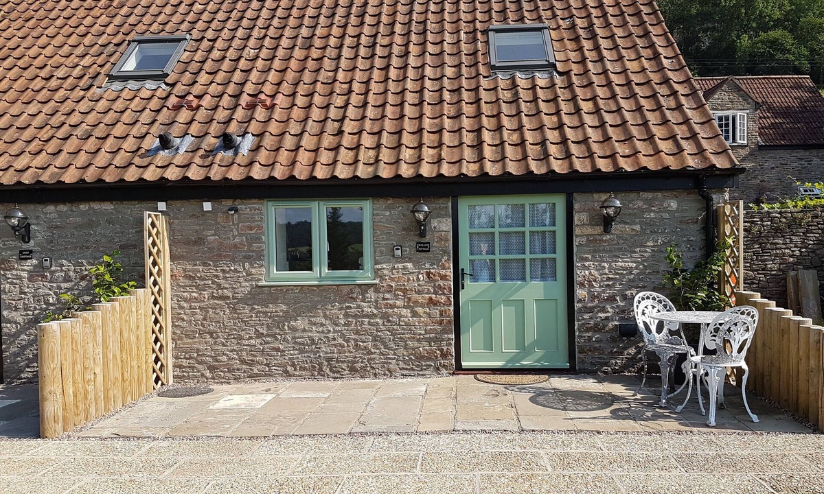 Tickenham House | Dog friendly beautiful 1 bed barn conversion in country setting