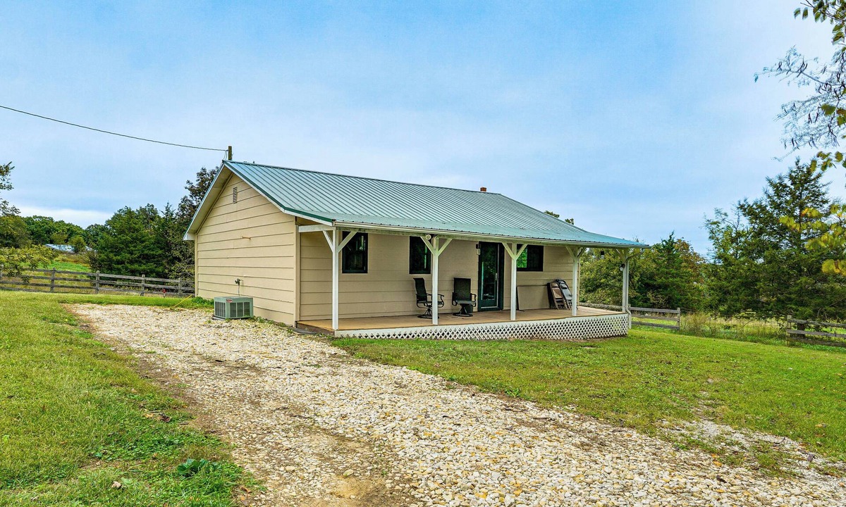 Kingdom City Cabin | Dog-Friendly Cabin w/Yard Near Auxvasse Creek!