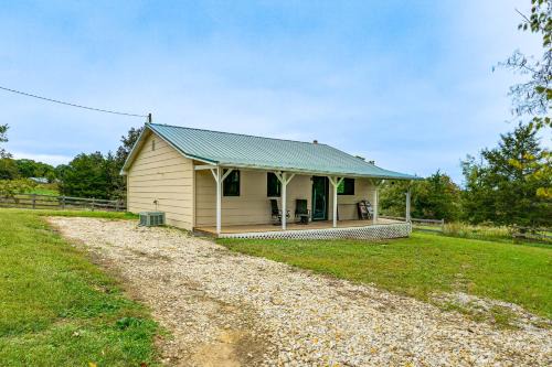 Kingdom City House | Dog-Friendly Cabin w/Yard Near Auxvasse Creek!