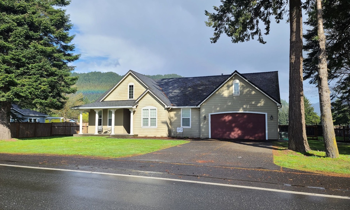 Carson House | Dog Friendly Carson Home on Elk Ridge Golf Course