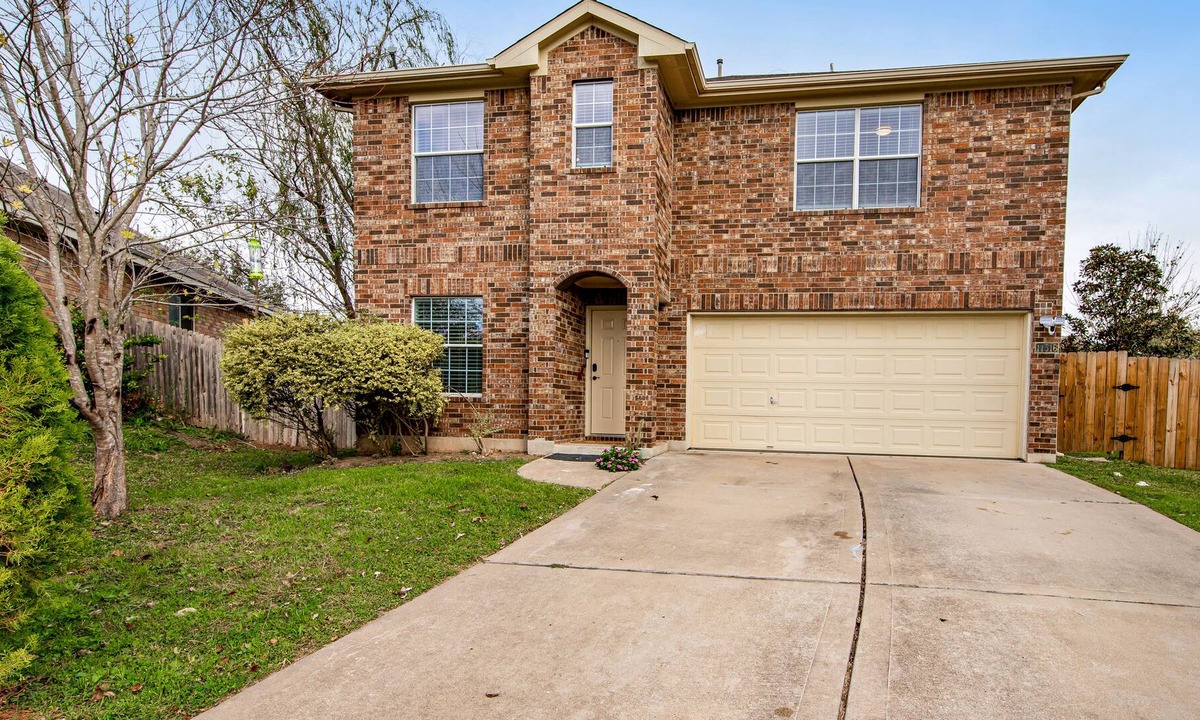 Pioneer Crossing House | Dog-Friendly City Escape with a Large Yard, Gas Grill, Free WiFi, & Full Kitchen