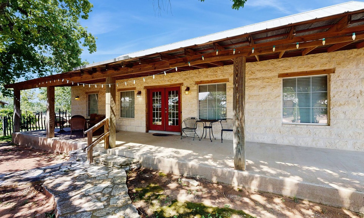 Fredericksburg Cabin | Dog-friendly cottage on HWY 290 Wine Trail