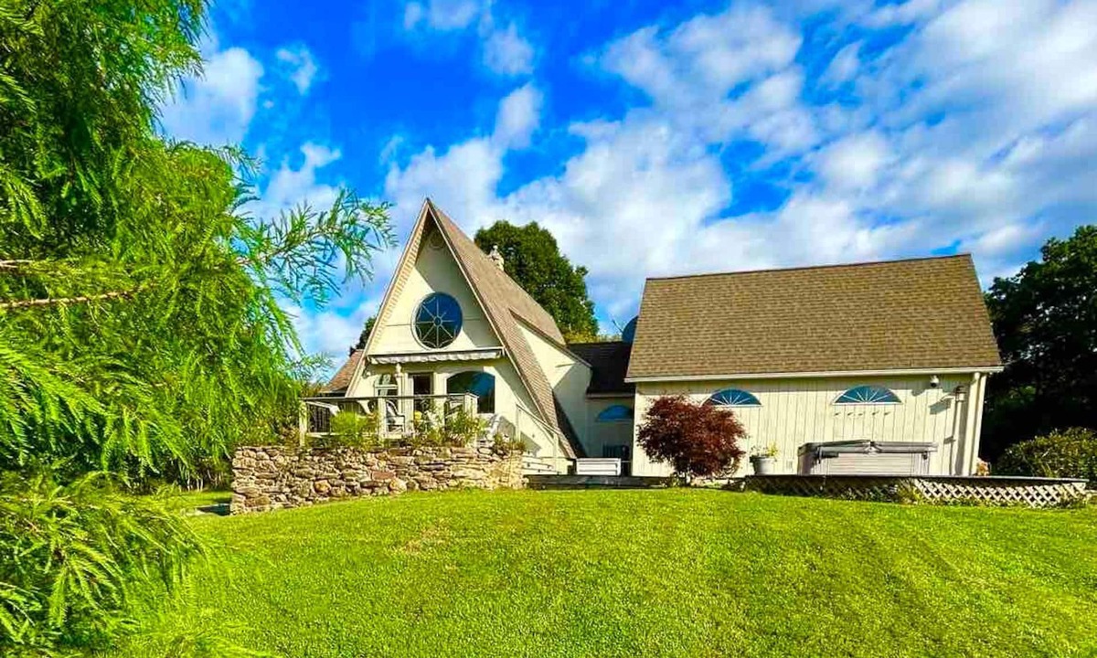 Pine Creek Cottage | Dog-Friendly Cottage w/Creek, Barn, Game Room, Fire Pit, Hot Tub, Sleeps 10