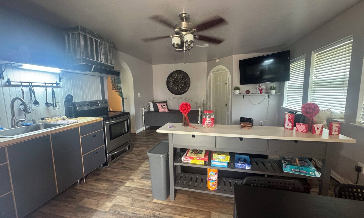 Fair Oaks House | Dog Friendly! Duplex