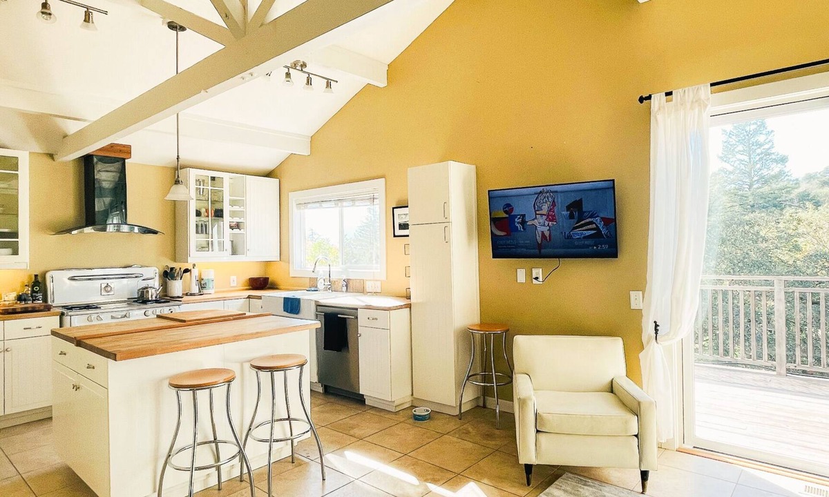 Fetters Hot Springs-Agua Caliente House | Dog Friendly! Fabulous Kitchen & Large Deck w/Scenic Views