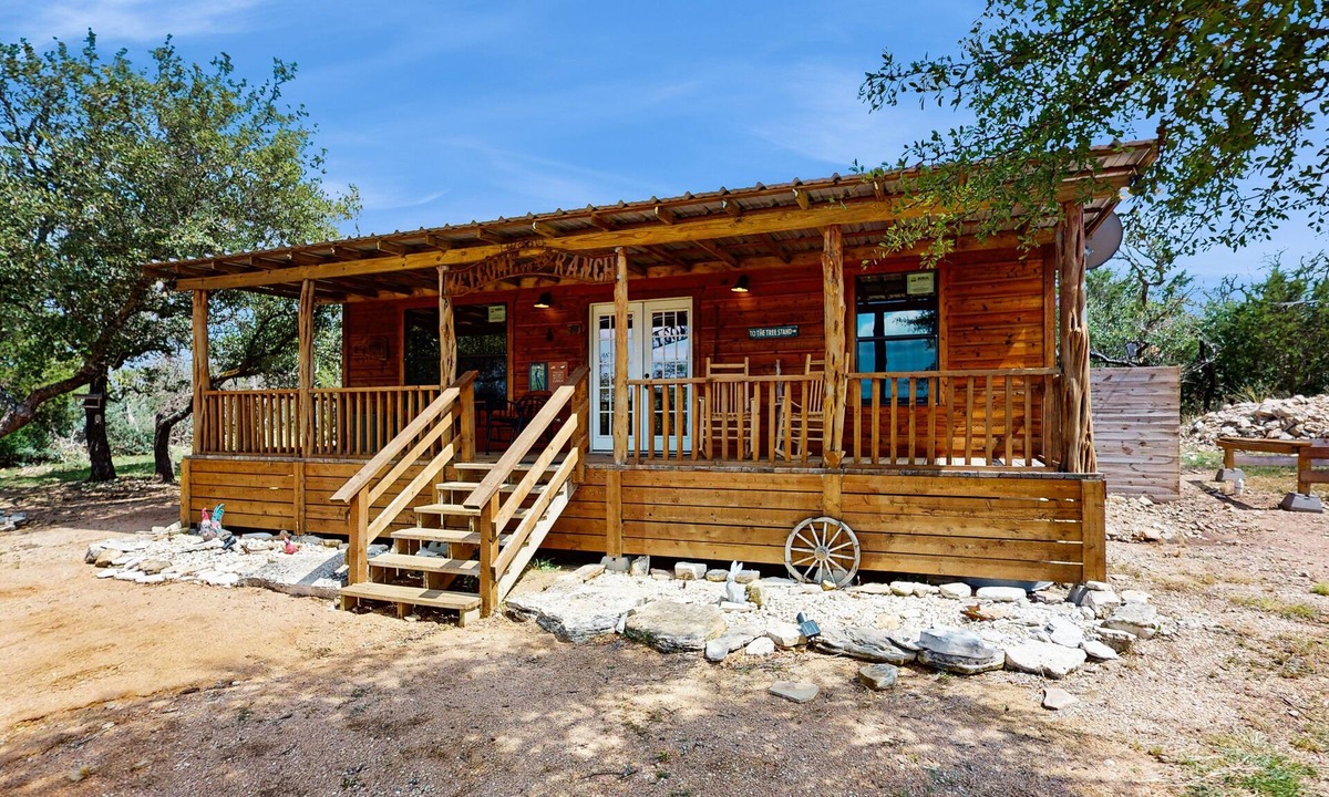 Fredericksburg Cabin | Dog-friendly gem on 11 acres w/valley views, deck, gas grill, fireplace