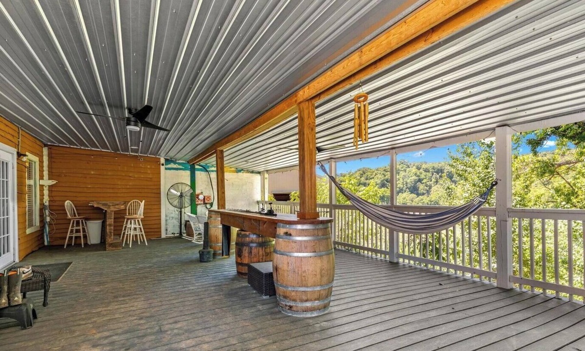 Rogersville House | Dog-Friendly Holston River Getaway w/Large Porch