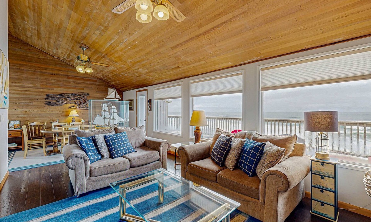 Gleneden Beach House | Dog friendly home with oceanfront location and fireplace walk to the beach