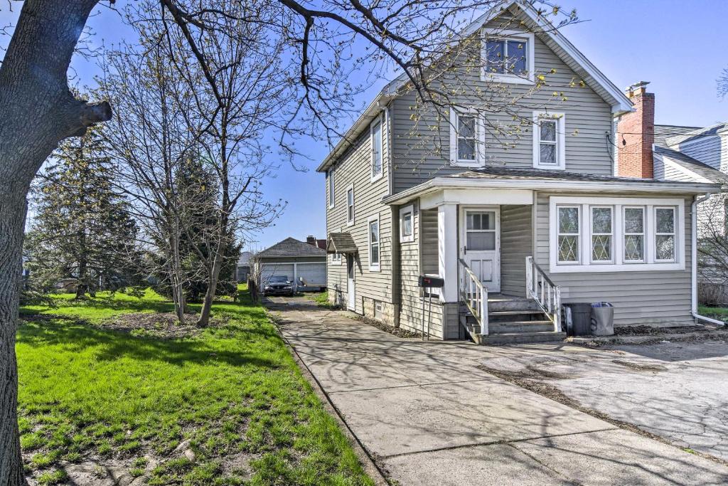 Cheektowaga House | Dog-Friendly Home ~ 14 Mi to Highmark Stadium