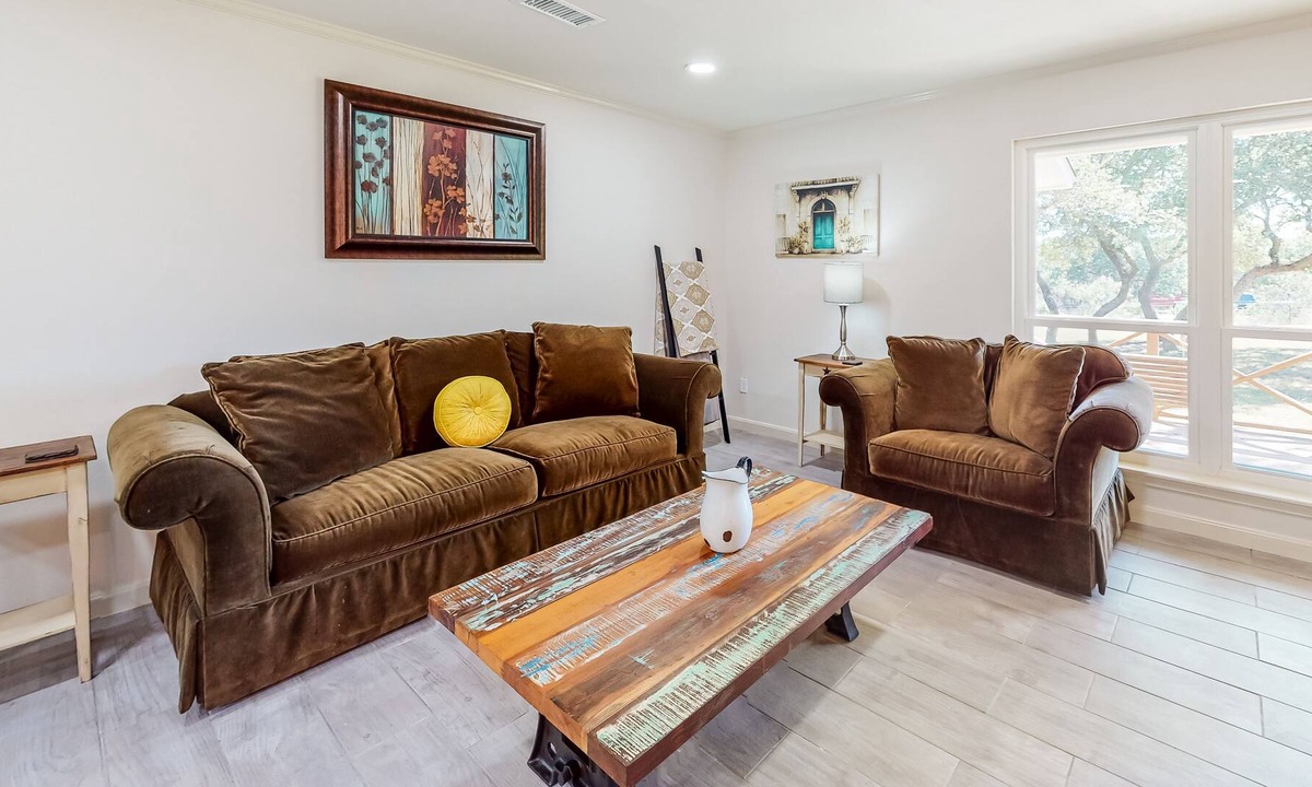 Long Branch Valley House | Dog-friendly home near breweries & wedding venues - game room & central AC
