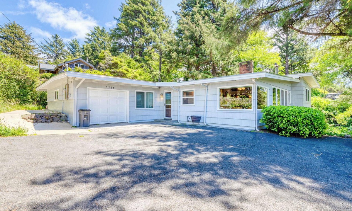 Neahkahnie Beach House | Dog-friendly home & ocean views - near the beach