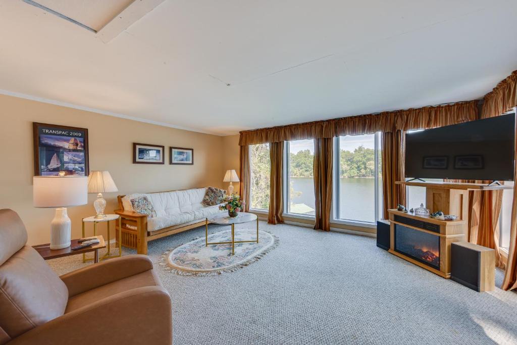 Jonesville House | Dog-Friendly Home on Black River Lake w/Boat Dock