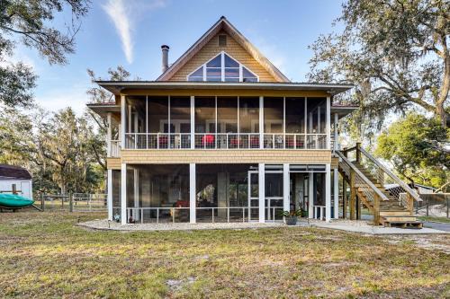 Fanning Springs House | Dog-Friendly Home w/Dock on Suwannee River!
