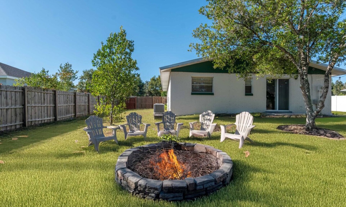 Silver Springs Shores House | Dog-Friendly Home w/Patio, Grill + Fire Pit!