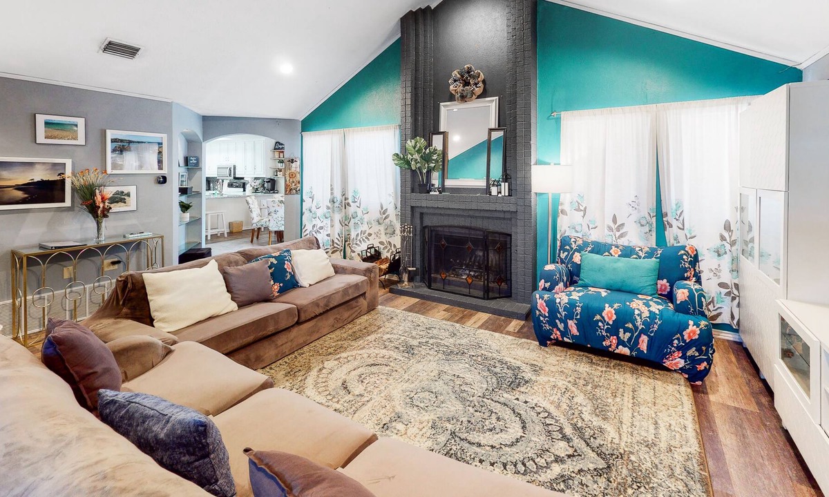 North Central Carrollton House | Dog-Friendly Home w/Free WiFi, Central A/C, Large Enclosed Backyard, & Gas Grill