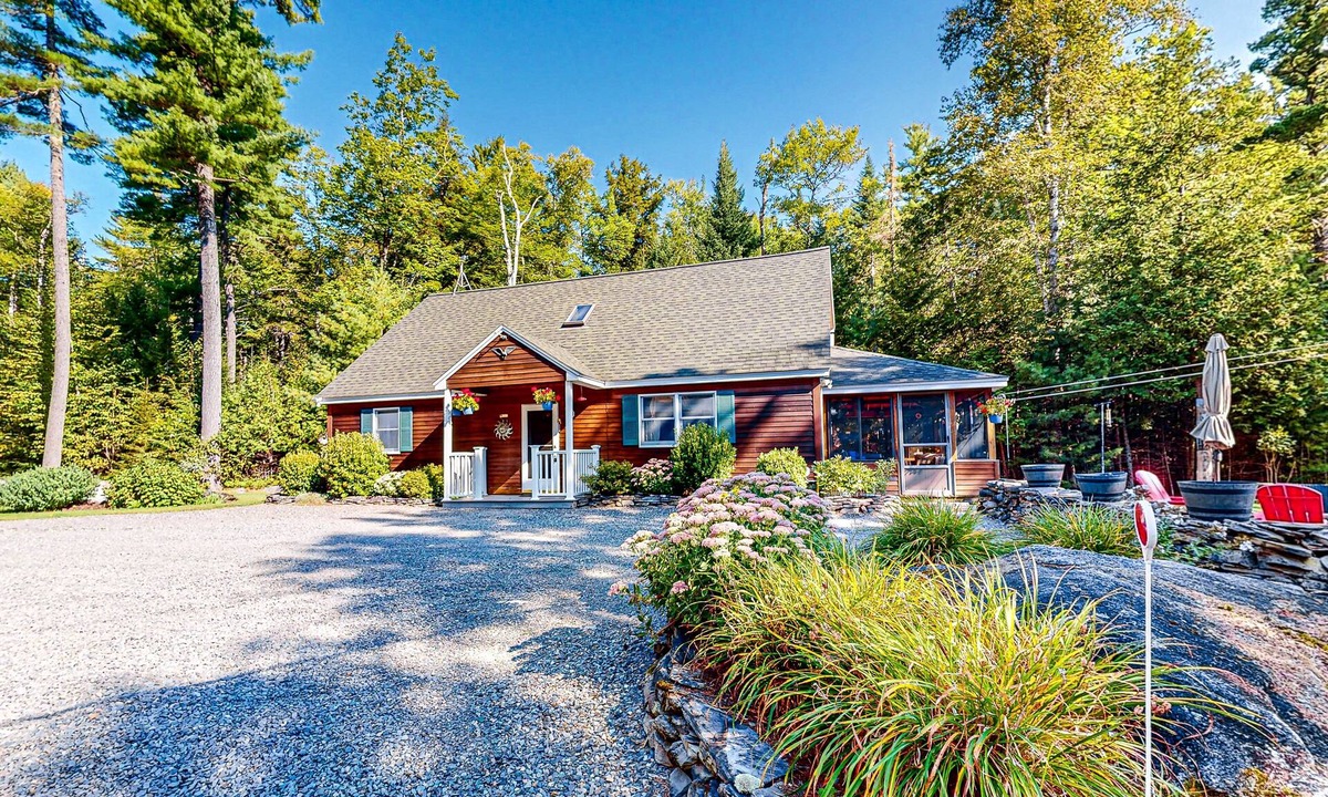 Bowerbank House | Dog-Friendly, lakefront gem with private dock, deck, horseshoe pit & firepit