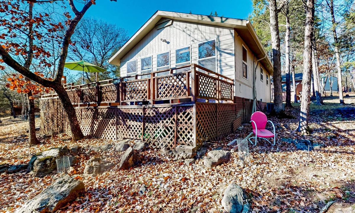 Eagle Rock House | Dog-friendly lakefront getaway with a firepit, large deck, & washer/dryer