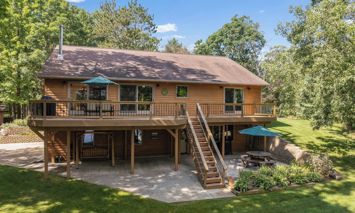St. Helen House | Dog Friendly Lakefront With Acreage