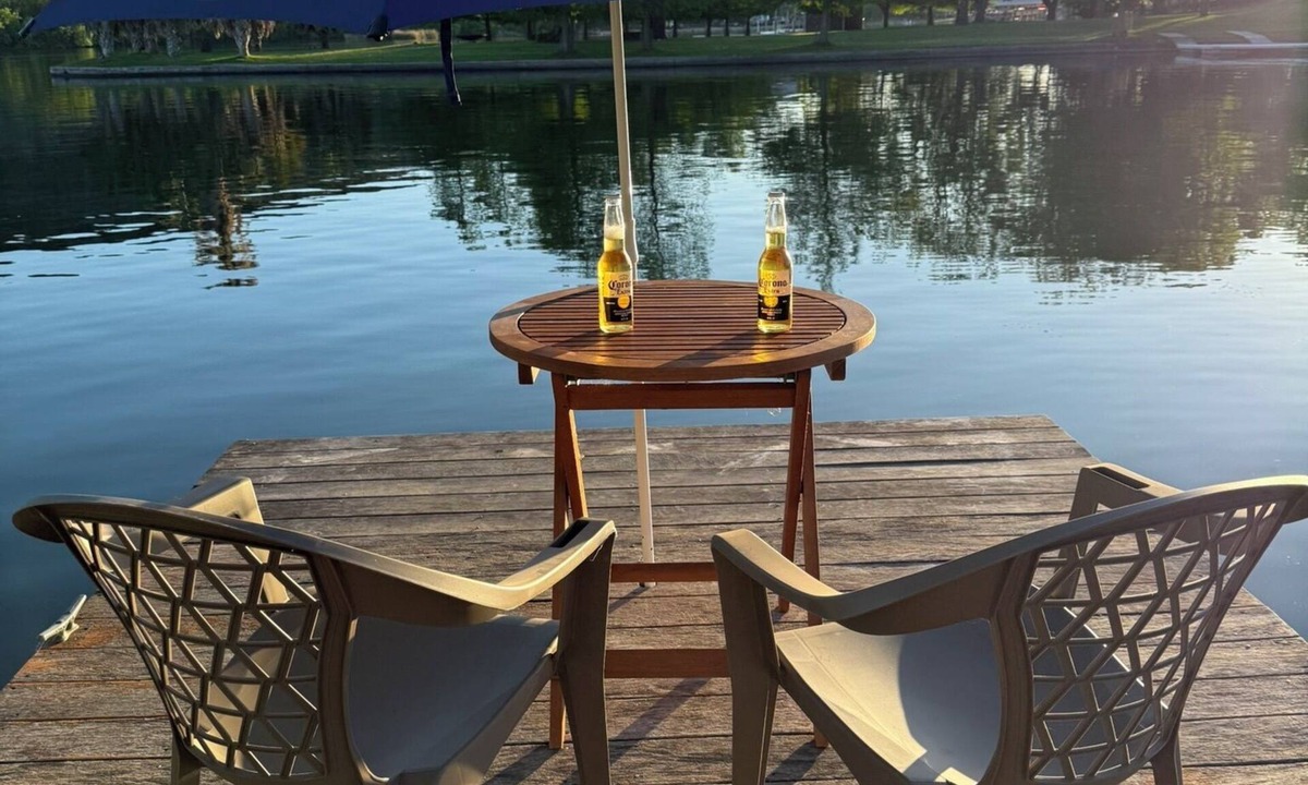 Burnet House | Dog-Friendly Lakehouse: Dock + Serene Views