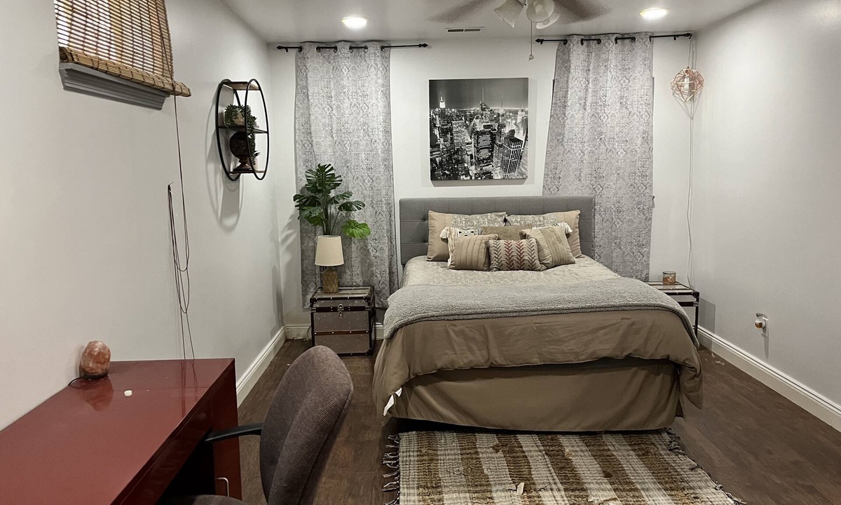 Ashland House | Dog Friendly Lower Level Basement Apartment.